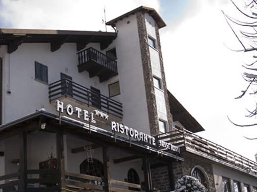 Hotel Ristorante Sassi Rossi Taceno Eksteriør billede