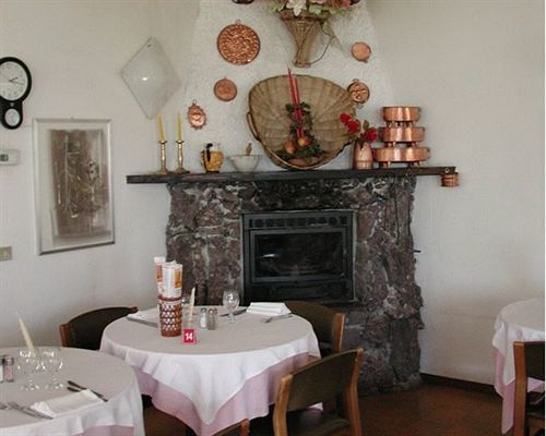 Hotel Ristorante Sassi Rossi Taceno Eksteriør billede
