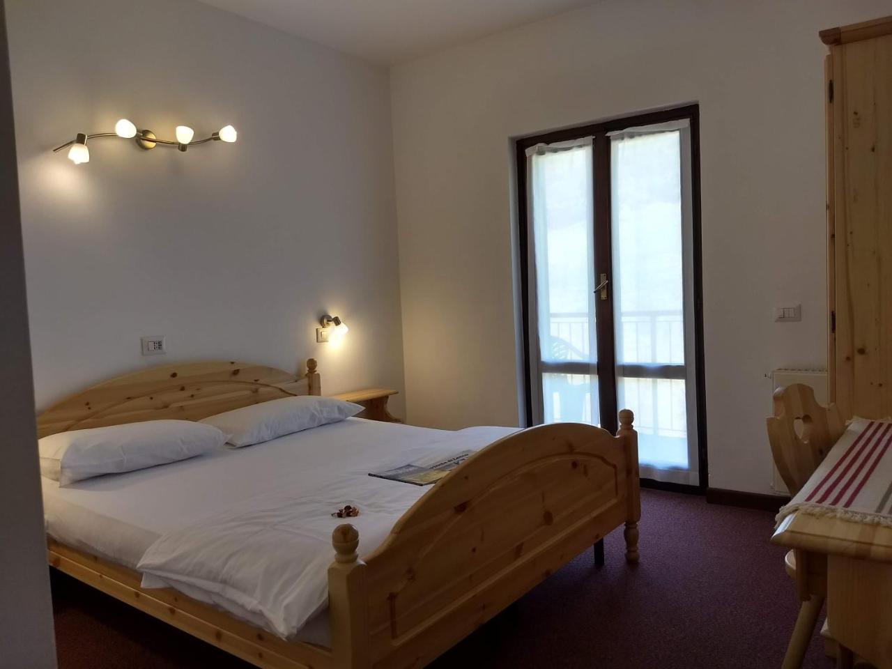 Hotel Ristorante Sassi Rossi Taceno Eksteriør billede